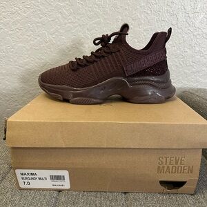Steve Madden Burgundy Knit Maxima Sneaker